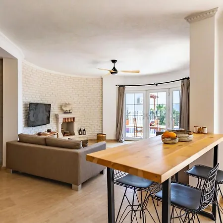 3 Bedroom Luxury In Villa